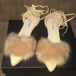 👩🏽‍🎓SALE-Cape Robbin Feather Nude Flats